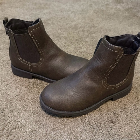 The Children’s Place, Boys Chelsea Boots - Brown- Size 2 - Picture 1 of 6